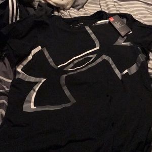 Women’s Underarmour t-shirt